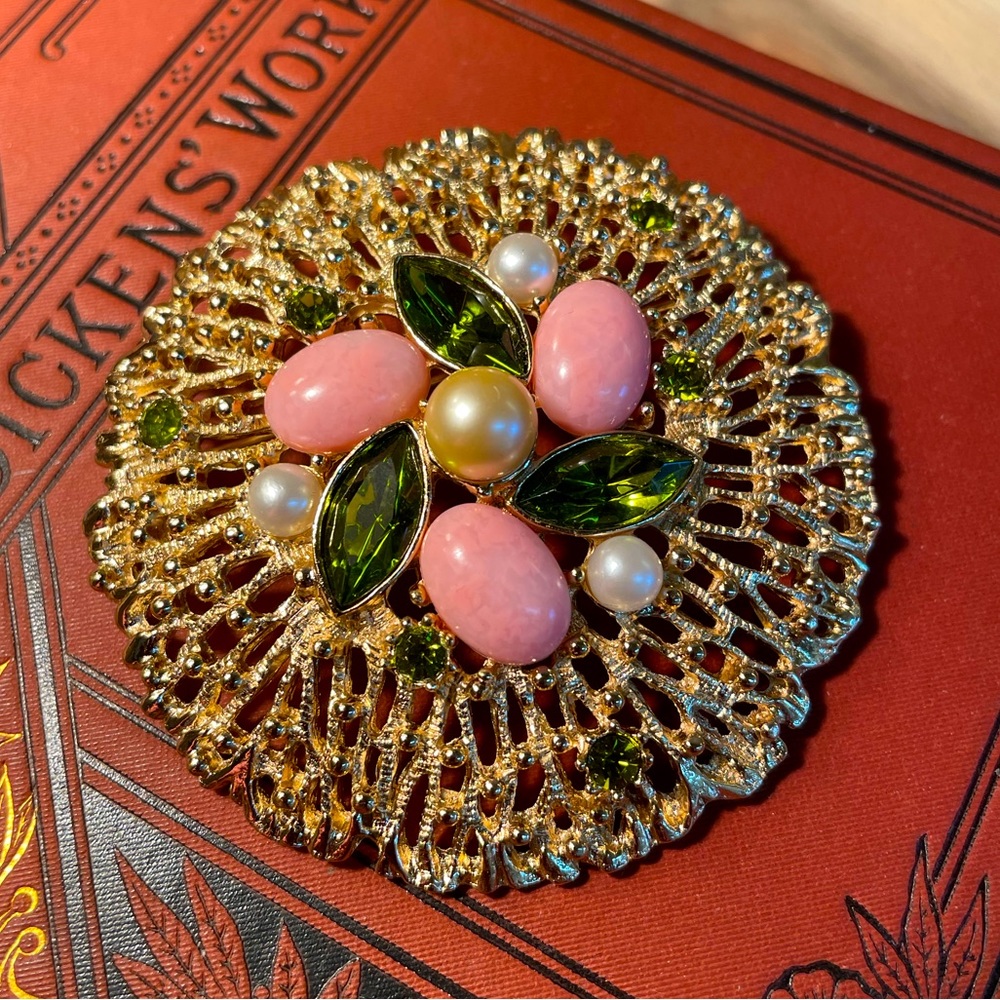 Vintage 1970 Sarah Coventry Fashion Splendor Brooch